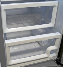 Samsung RS25H5121SR Crisper Drawers