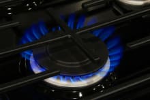 Whirlpool WFG540H0AS Burner Flames