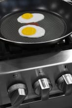 Frigidaire FPGH3077RF in use