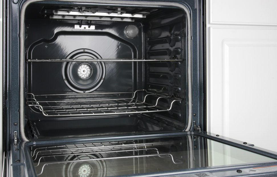 Whirlpool-WFE540H0AS-cavity.jpg