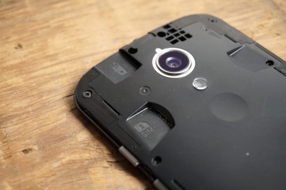 Motorola Moto G SIM and SD slots