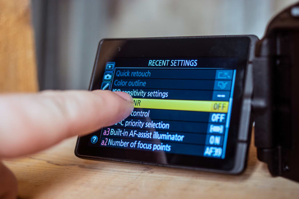 Nikon-D5500-Review-Design-Touchscreen-1.jpg