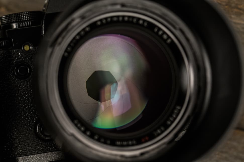 fuji-56mm-f1p2-review-design-aperture.jpg