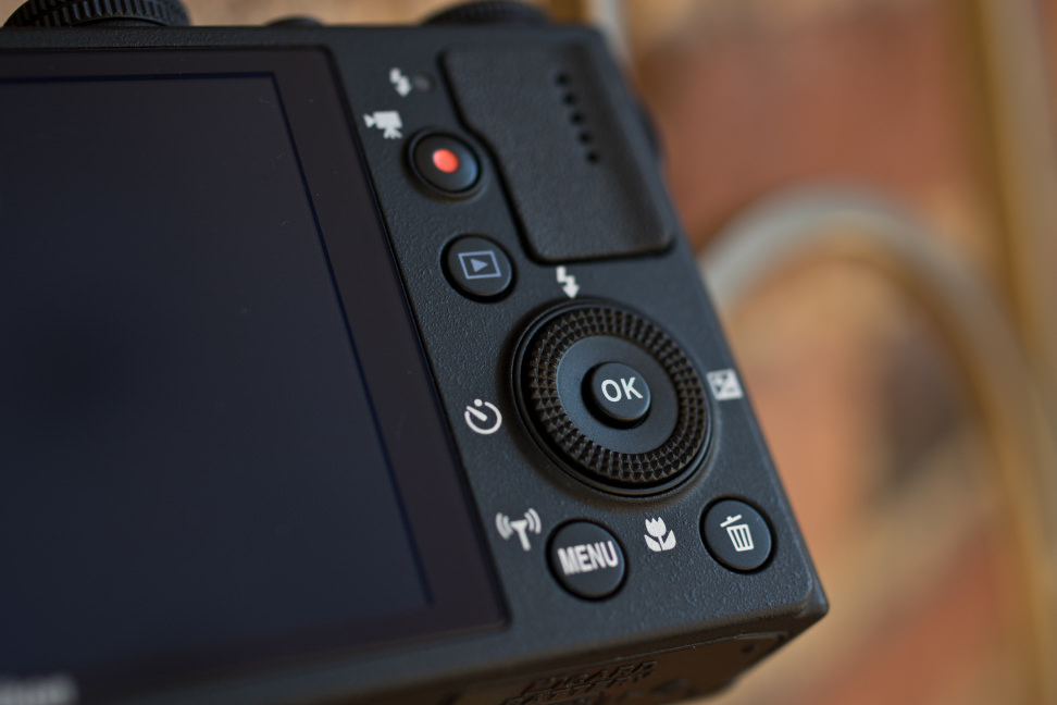Nikon-coolpix-p340-review-design-back.jpg
