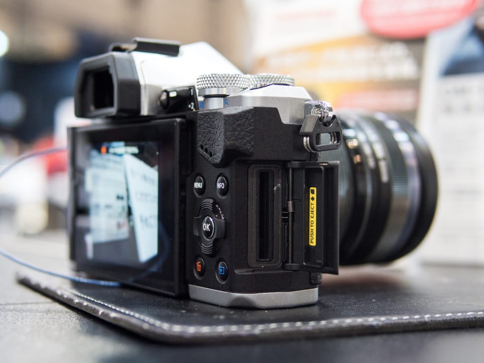 Olympus OM-D E-M5 – Memory Slot