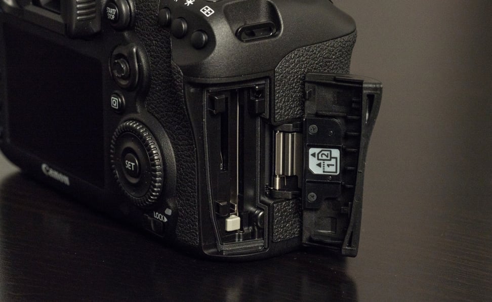 CANON-7D-MK2-DESIGN-DUAL-CARDS.jpg