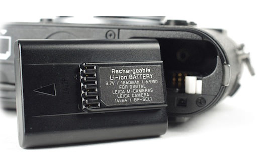 s600x600_LEICA-MONOCHROM-REVIEW-BATTERY.jpg