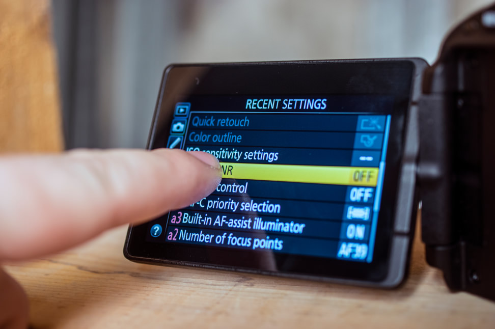 Nikon-D5500-Review-Design-Touchscreen-1.jpg