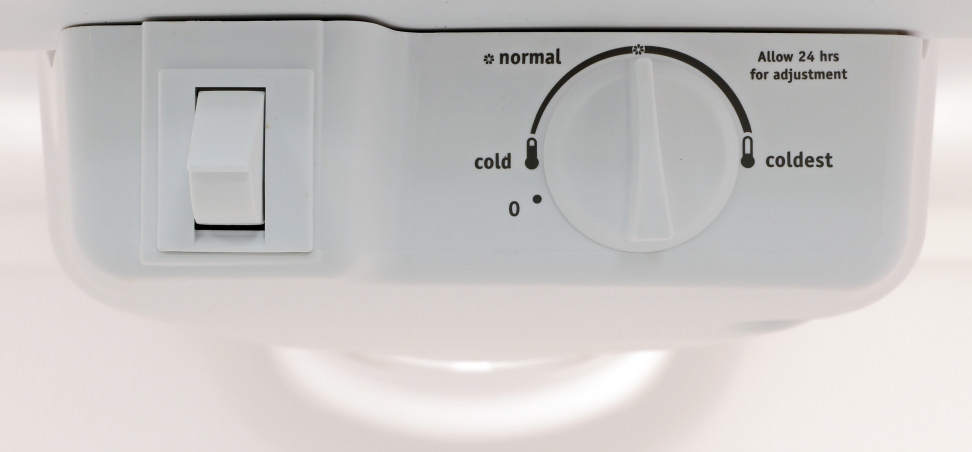 Frigidaire FFTR1814QW Controls