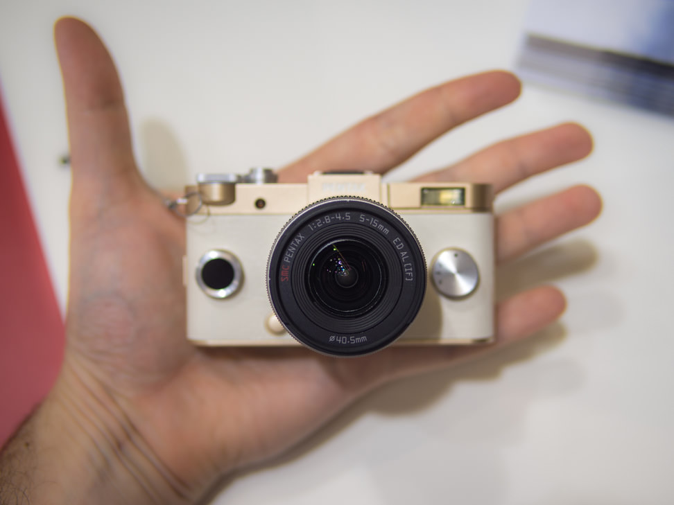 Pentax Q-S1 – It's Tiny!