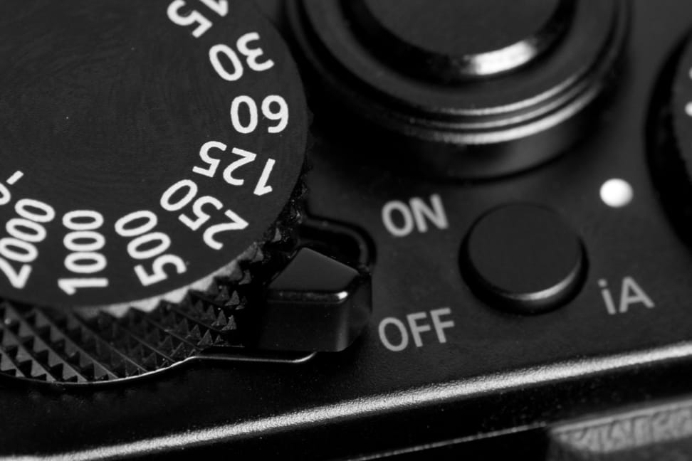 panasonic-lumix-lx1000-review-design-power.jpg