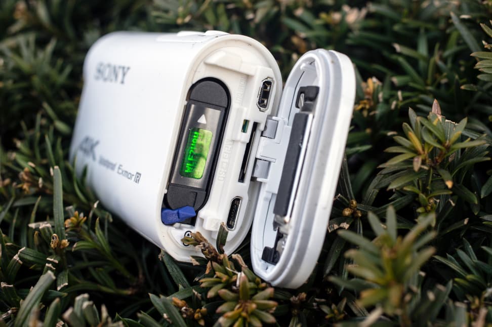 Sony-FDR-Z1000V-Design-Battery-Bay.jpg