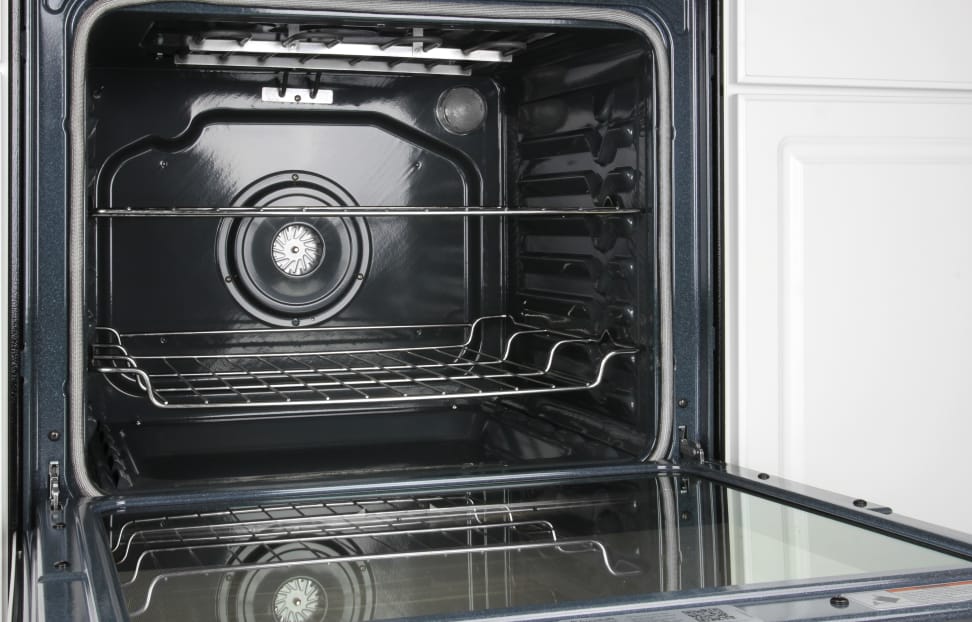 Whirlpool-WFE540H0AS-cavity.jpg