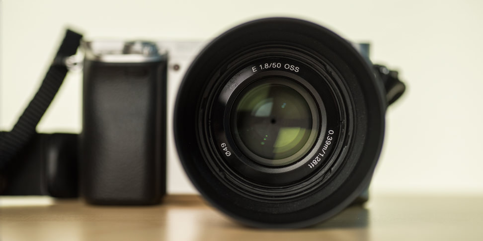 sony-50mm-f1p8-review-design-front-camera.jpg