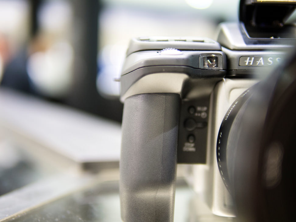 Hasselblad-H5D-50c-FI-Review-Grip.jpg