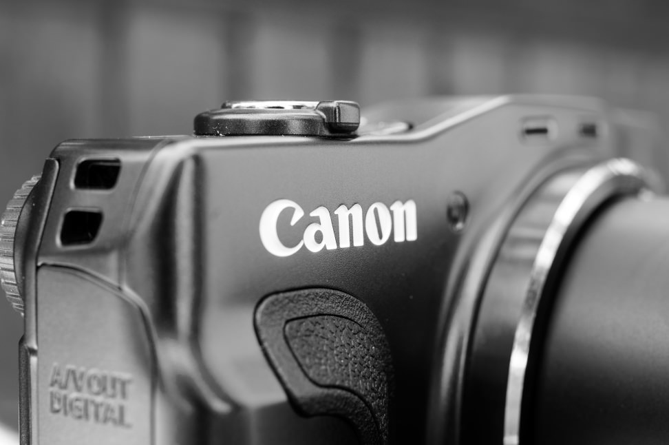 CANON-SX700-HS-LOGO-BW.jpg