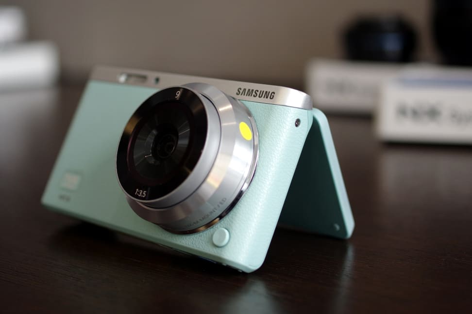 SAMSUNG-NX-MINI-LCD-TILT.jpg