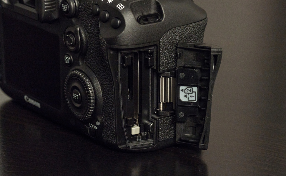 CANON-7D-MK2-DESIGN-DUAL-CARDS.jpg