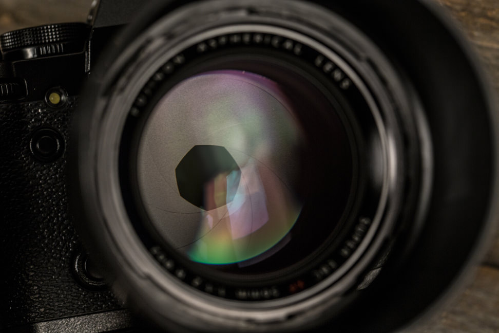 fuji-56mm-f1p2-review-design-aperture.jpg