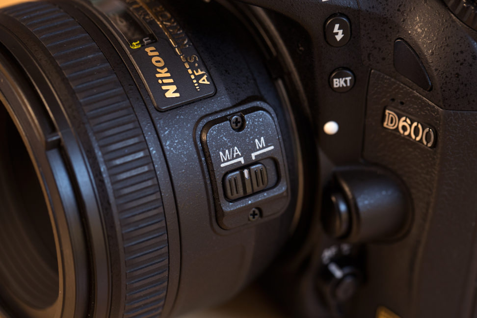 nikon-50-f1p4-review-design-camera-af-switch.jpg